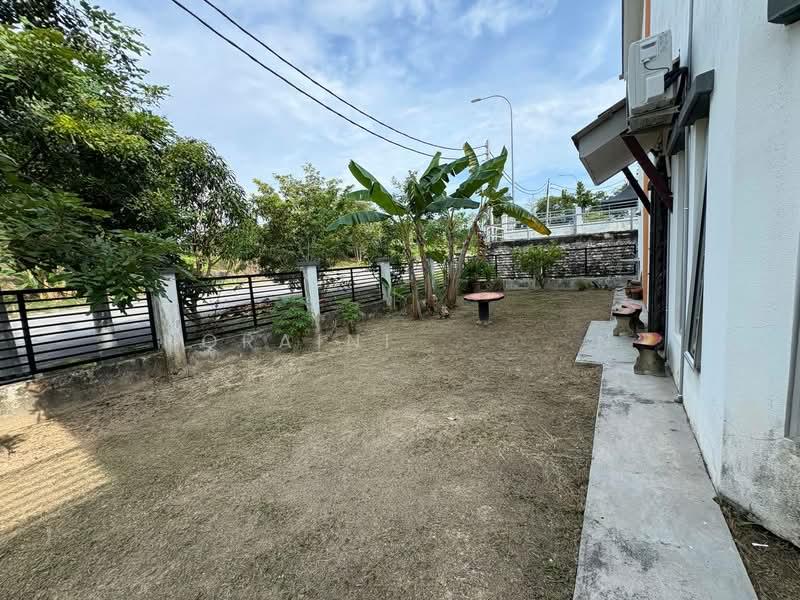 Taman Ixora - 2
