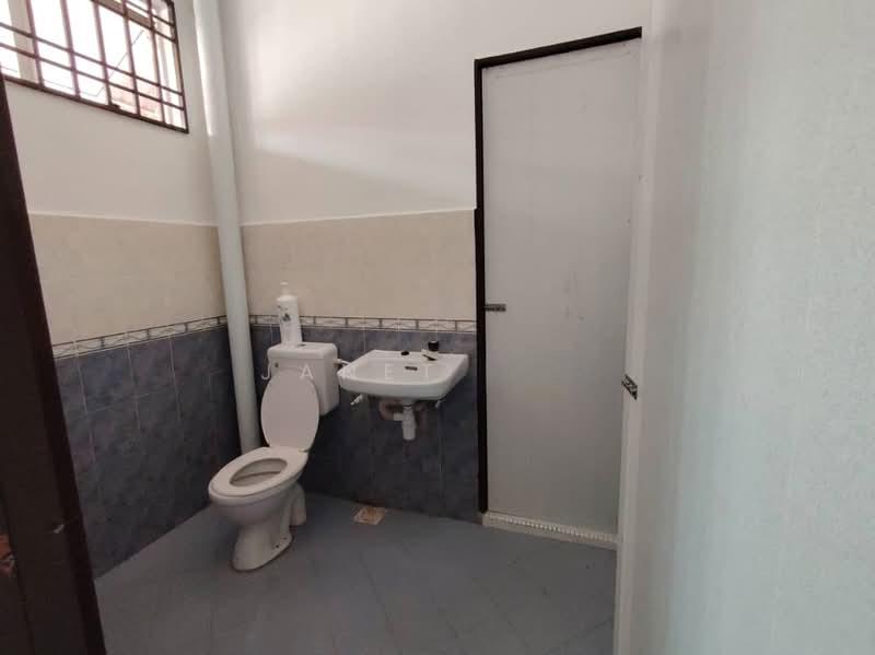 Batu Pahat Taman Bukit Perdana Double Storey Terrace House for sale - 5