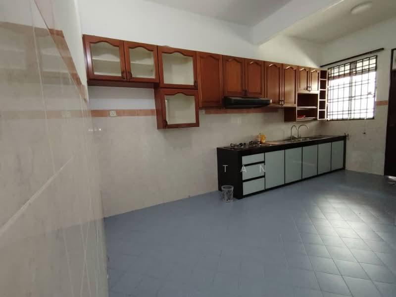 Batu Pahat Taman Bukit Perdana Double Storey Terrace House for sale - 3