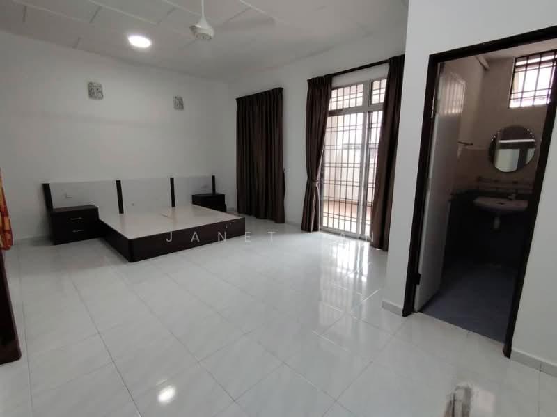 Batu Pahat Taman Bukit Perdana Double Storey Terrace House for sale - 4