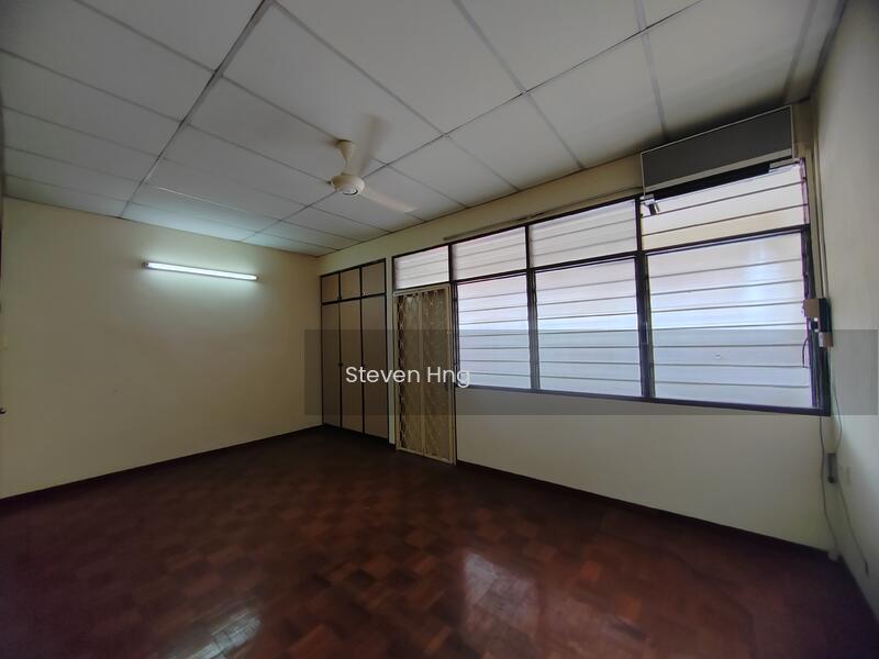 2 storey terrace Midlands Pulau Tikus concrete floor near Gurney - 5