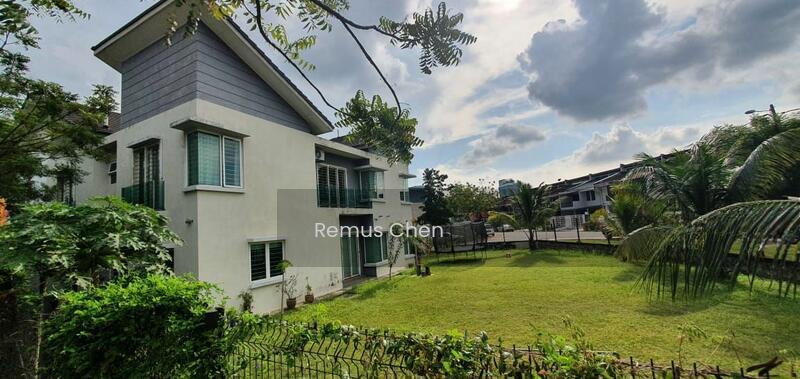 Semi-D house at SS5 - 5