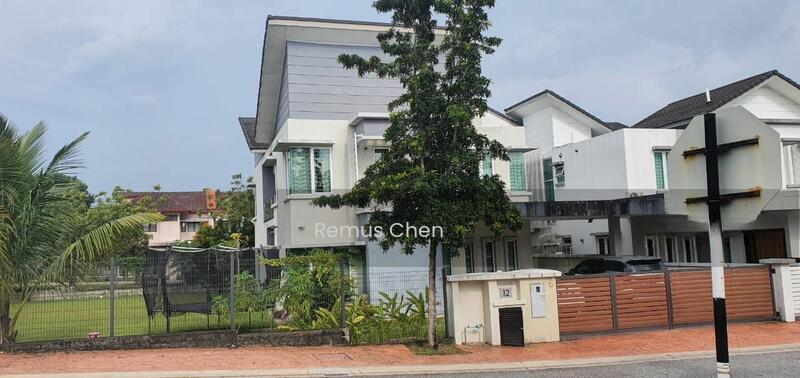 Semi-D house at SS5 - 3