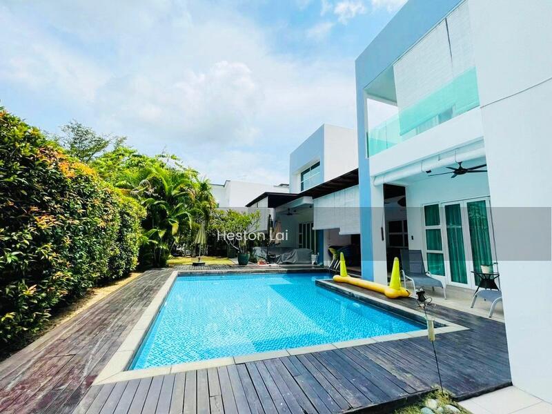 Noble Park Grand Pool Villas East Ledang - 1