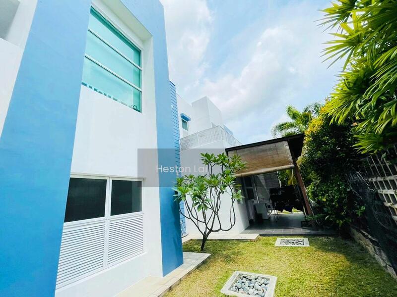 Noble Park Grand Pool Villas East Ledang - 2