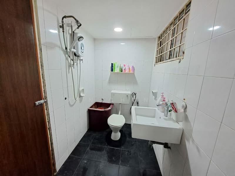 Plaza Sinar Apartment - 4