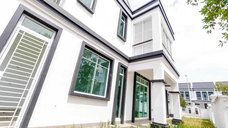 ENDLOT 32x70 FULL LOAN Extra Land MERRYDALE Type A Eco Majestic Semenyih - 3