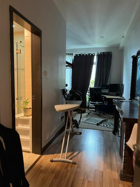 Shaftsbury Square - 5