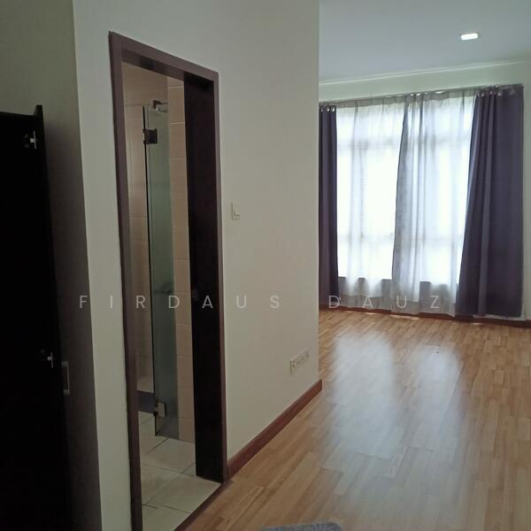 Shaftsbury Square - 1