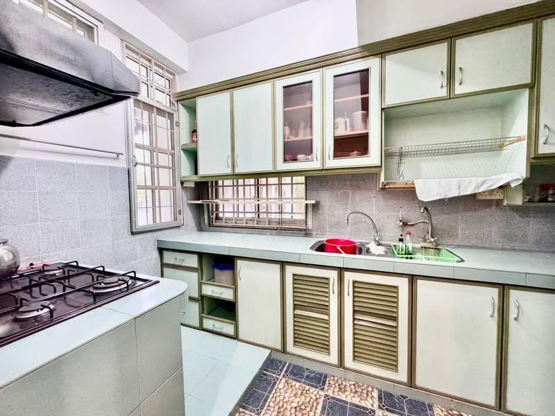 Taman Tampoi Utama - 4