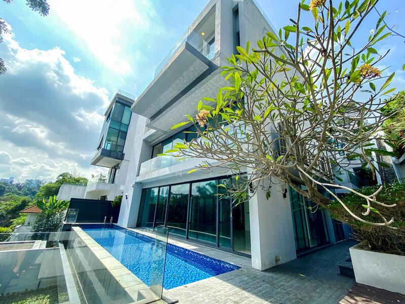 Perfect KL Tower View at Outstanding Location, Luxurious Setting, Rolls-Royce Fittings - 3