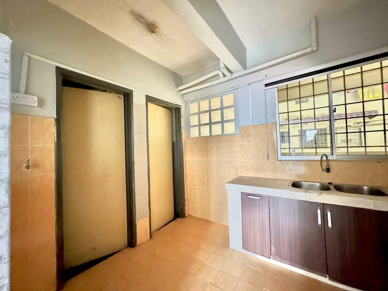 Aman Putra Apartment - 3