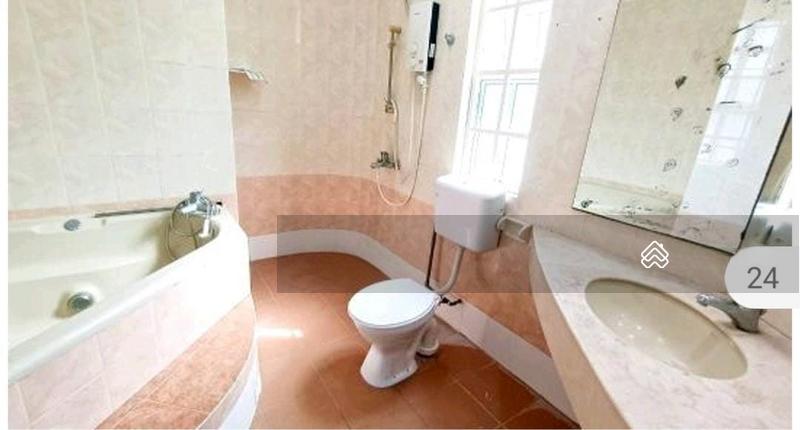 Semi-D house at Taman Stulang Laut - 2