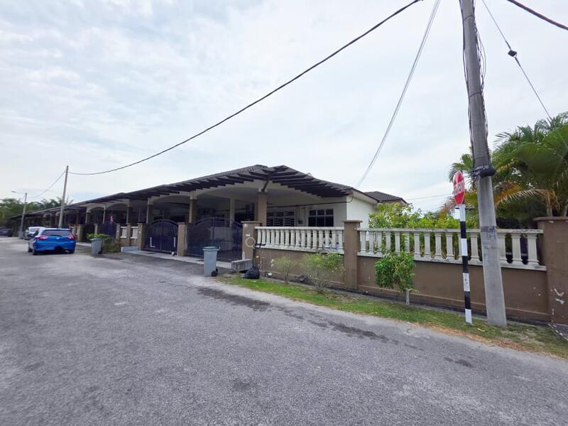 Single Storey Terrace Corner Lot Jalan Wira Jaya, Taman Wira Jaya, Parit Raja, Batu Pahat, Johor. - 2