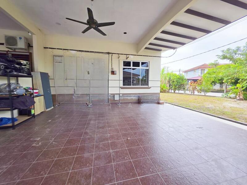 Single Storey Terrace Corner Lot Jalan Wira Jaya, Taman Wira Jaya, Parit Raja, Batu Pahat, Johor. - 4