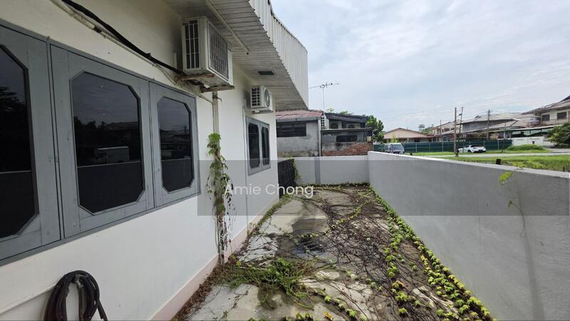 Pasir Pinji 2 Adjoining Semi D Below Market Value For Sale - 3