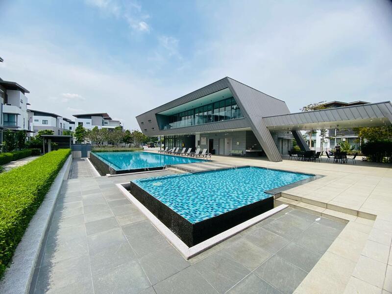 THREE STOREY SEMI D CORNER BROADLEAF RESIDENCES TAMAN ALAM KEMUNING SEKSYEN 31 SHAH ALAM - 1