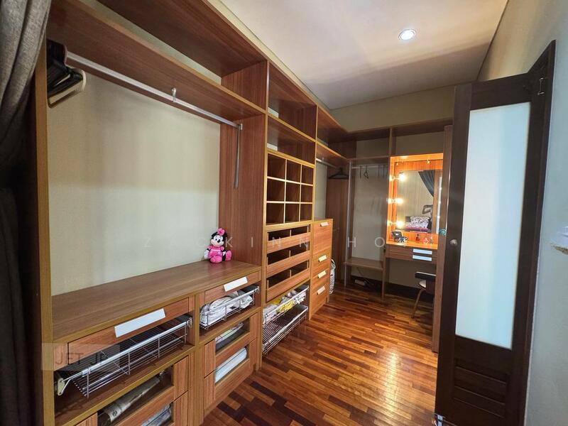 Nice Unit Fully Renovated 2 Sty Semi D Glenmarie Cove Port Klang - 4