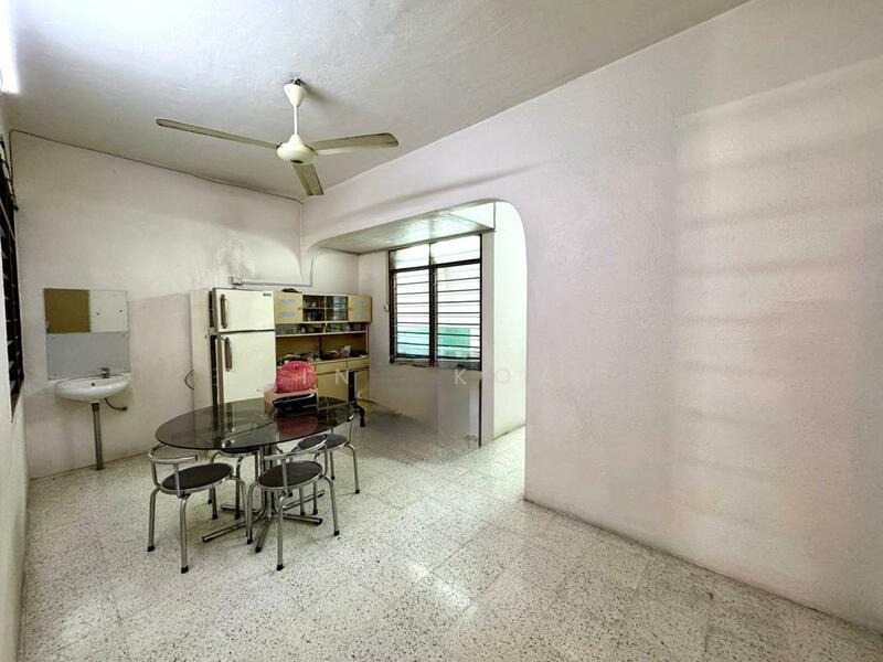 2 STY TERRACE | 1500SF | off MAIN ROAD nr MARKET - 2