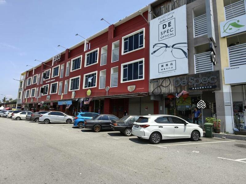 3 Sty Freehold Shop Facing Main Road Pusat Komersil Teriang - 2