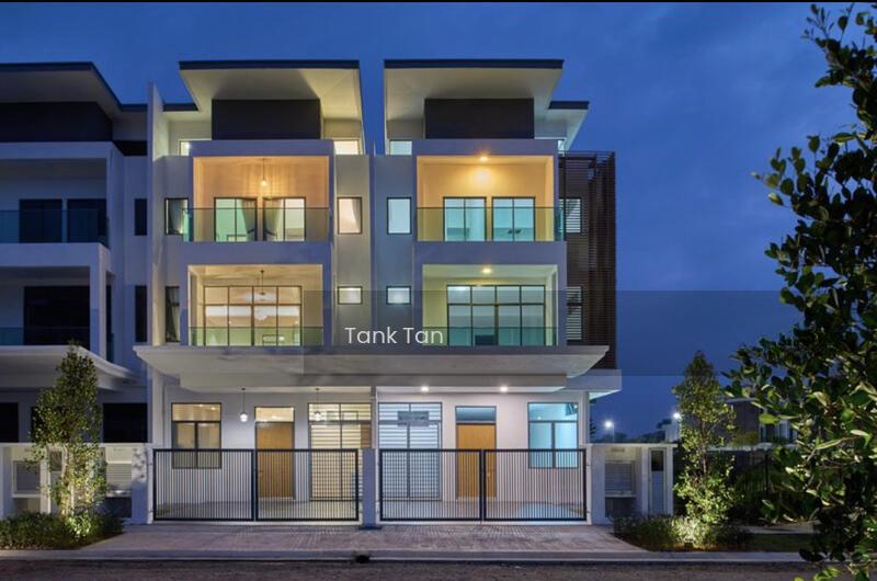 (180k Cashback)Ready unit 5R6B Gated & guarded 3sty superklink at Puchong - 1