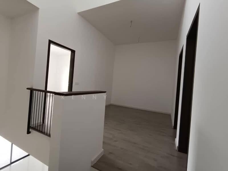 Bandar Bukit Raja : Nadira - 4