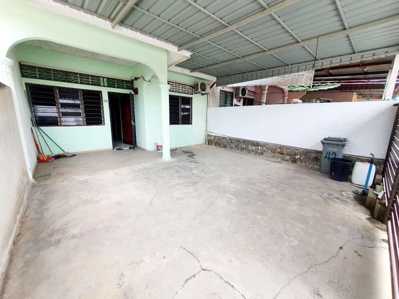 Taman Selasih Lukut Port Dickson - 4