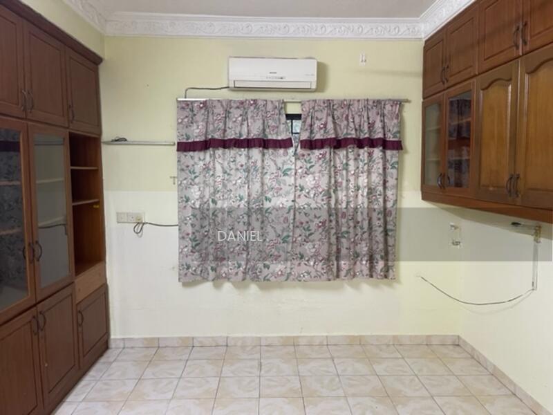 SS 1, KAMPUNG TUNKU, PETALING JAYA, SELANGOR. - 2