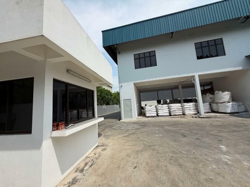 1.5 STOREY LIGHT INDUSTRIAL DETACHED FACTORY WAREHOUSE SALE AT IKS SIMPANG AMPAT - 1
