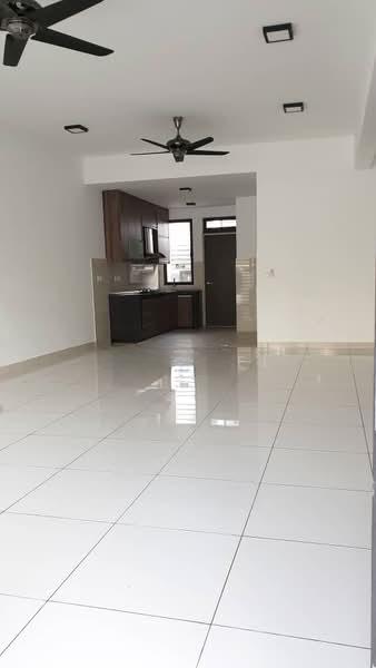 City of Elmina : Elmina Valley 1 - 3