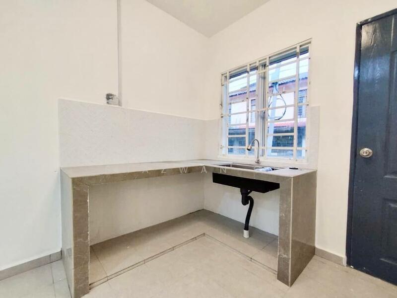 End Lot Double Storey Terrace Bakawali Bukit Sentosa Rawang - 4