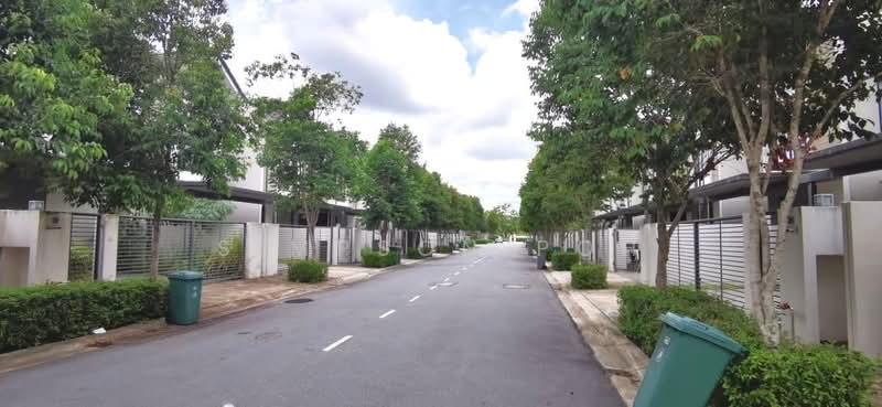 Avira Medini Iskandar - 3