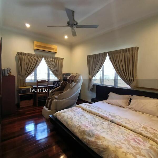 Bungalow at Seksyen 17 - 5