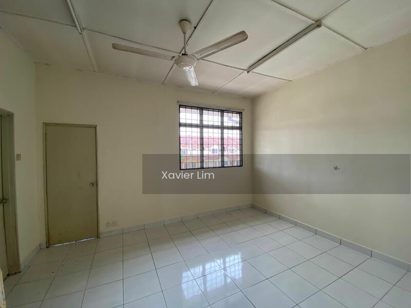 Terrace house at Desa Anggerik - 2