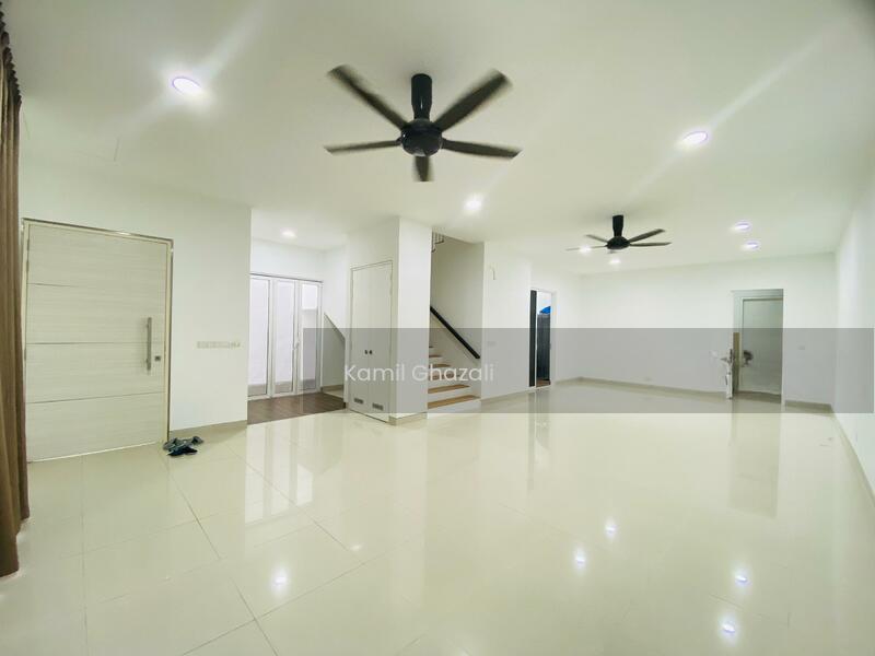 REFURBISHED FACING OPEN 3 Storey House Duta Villa, Presint 14 - 2