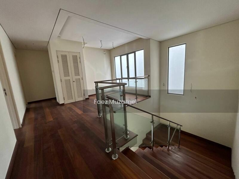 Semi-D house at Denai Alam - 5