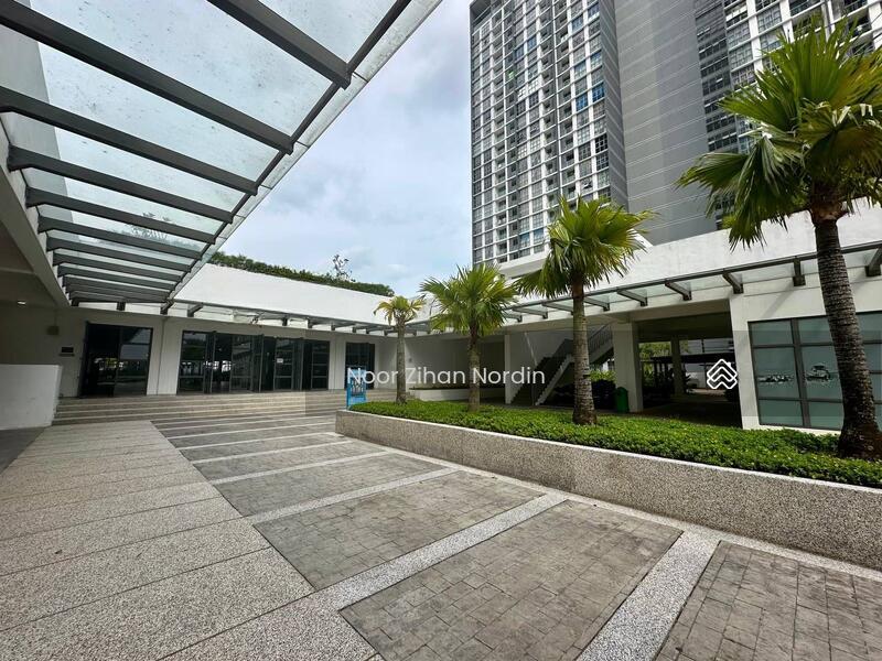 Lakefront Residence - 2