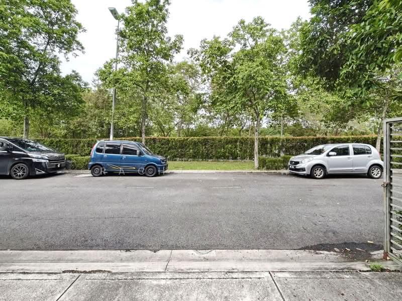 Avira Medini Iskandar - 3
