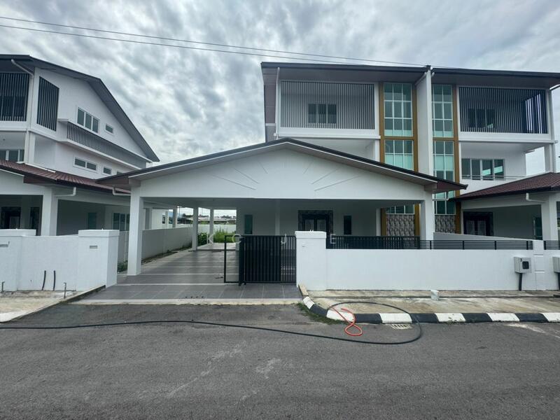 Semaba kingsoon garden 2.5 Double-Storey Semi-D - 2