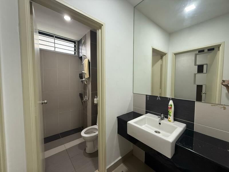 Promenade, Taman Ungku Tun Aminah - 4