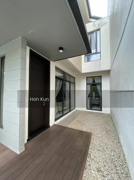 Avira Medini Iskandar - 4