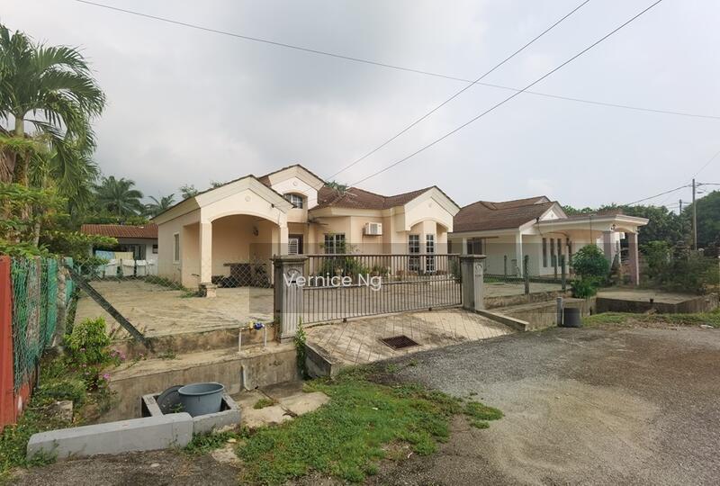 Pantai Sepang Putra - 1