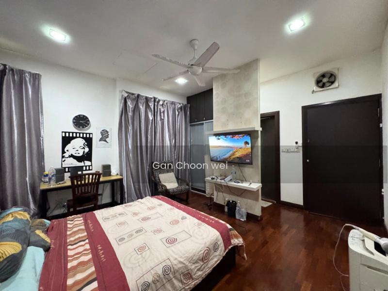 Semi-Detached House at Usj 17 - 4
