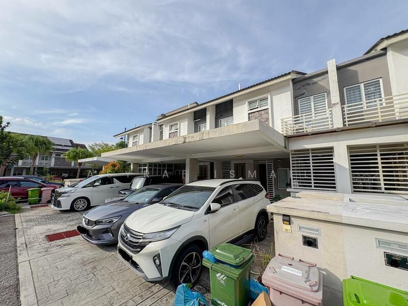 Direct Park Access | Low Density Living | 2 Storey Terrace Presint 11 Freehold - 1