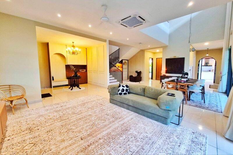 The Eighth, Elmina Green - 1