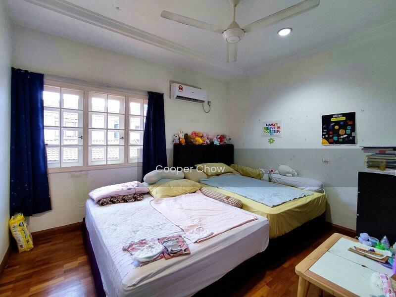 Semi-D house at SS3 - 5