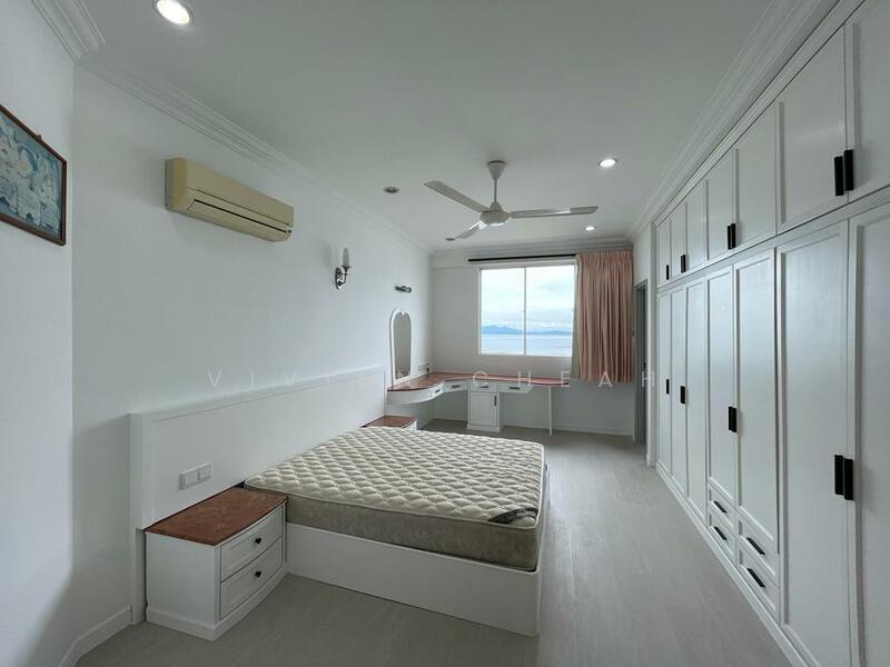 Gurney Beach Resort - 3