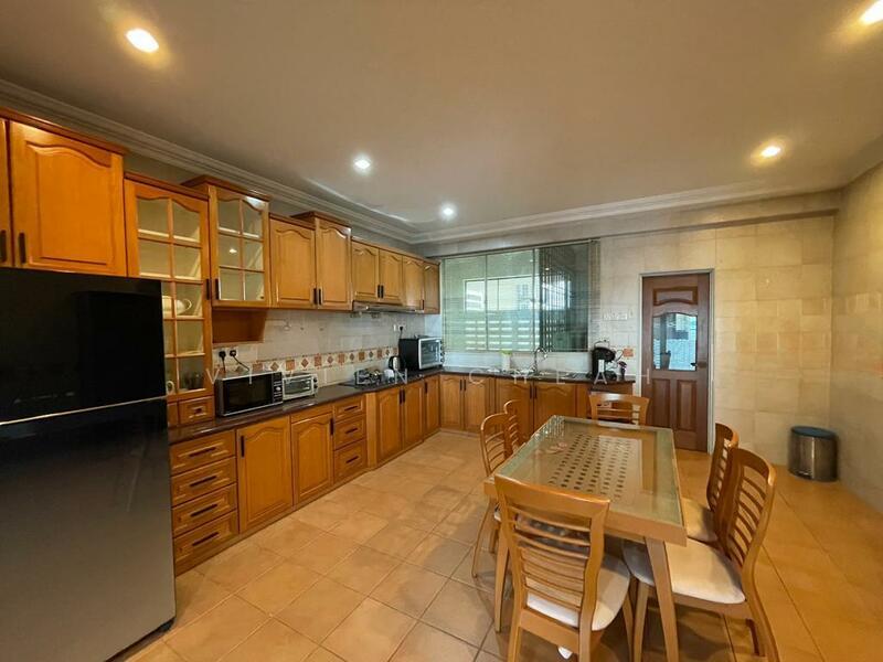 Gurney Beach Resort - 5