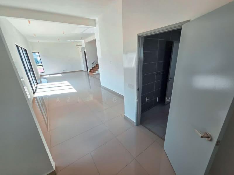 Sejati Lakeside 2 - 5