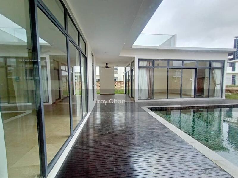 Noble Park Grand Pool Villas East Ledang - 1